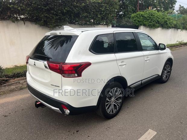Mitsubishi Outlander ES FWD 2018 White