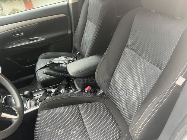 Mitsubishi Outlander ES FWD 2018 White
