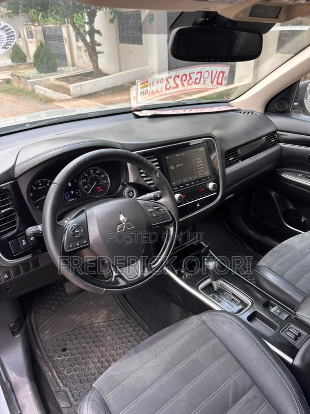 Mitsubishi Outlander SEL FWD 2020 Silver