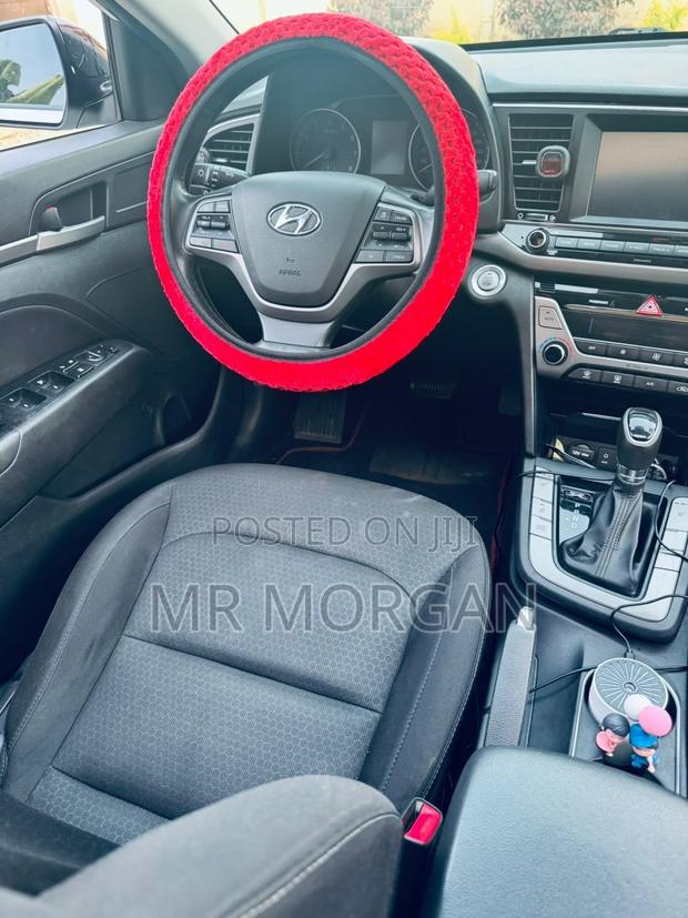 Hyundai Elantra SE Sedan FWD (2.0L 4cyl 6M) 2017 White