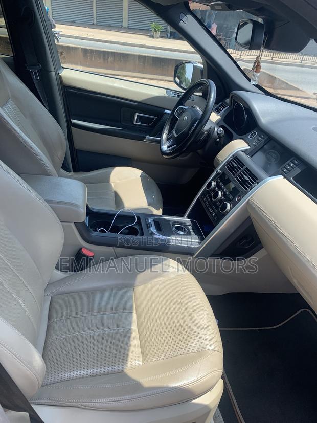 Land Rover Discovery HSE Diesel 4x4 2017 Gold