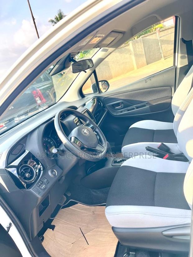 Toyota Vitz 1.3 FWD 5dr 2015 White