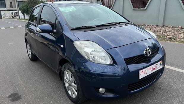 Toyota Yaris 2011 Black