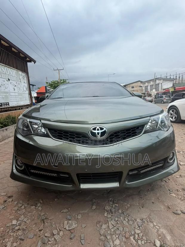 Toyota Camry 2014 Gray