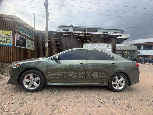 Toyota Camry 2014 Gray