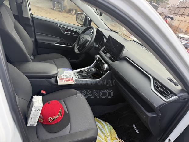 Toyota RAV4 XLE AWD 2024 White