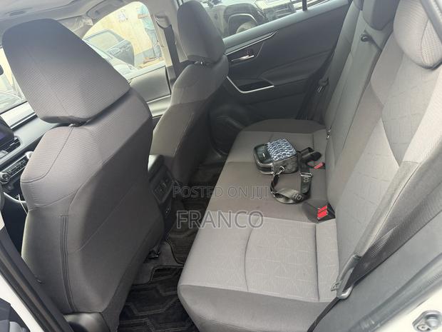 Toyota RAV4 XLE AWD 2024 White