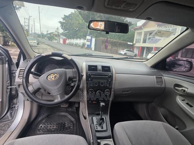 Toyota Corolla 2010 Silver