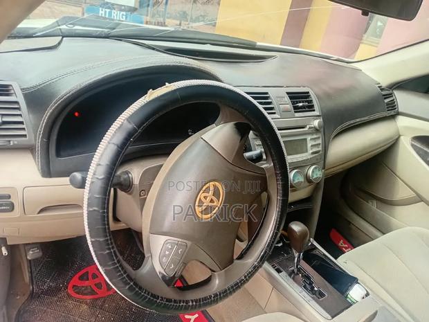 Toyota Camry LE 4dr Sedan (2.5L 4cyl 6A) 2011 White
