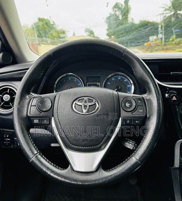 Toyota Corolla SE Special Edition 4dr Sedan (1.8L 4cyl CVT) 2017 Silver