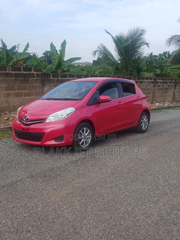 Toyota Vitz 1.3 FWD 3dr 2012 Ivory