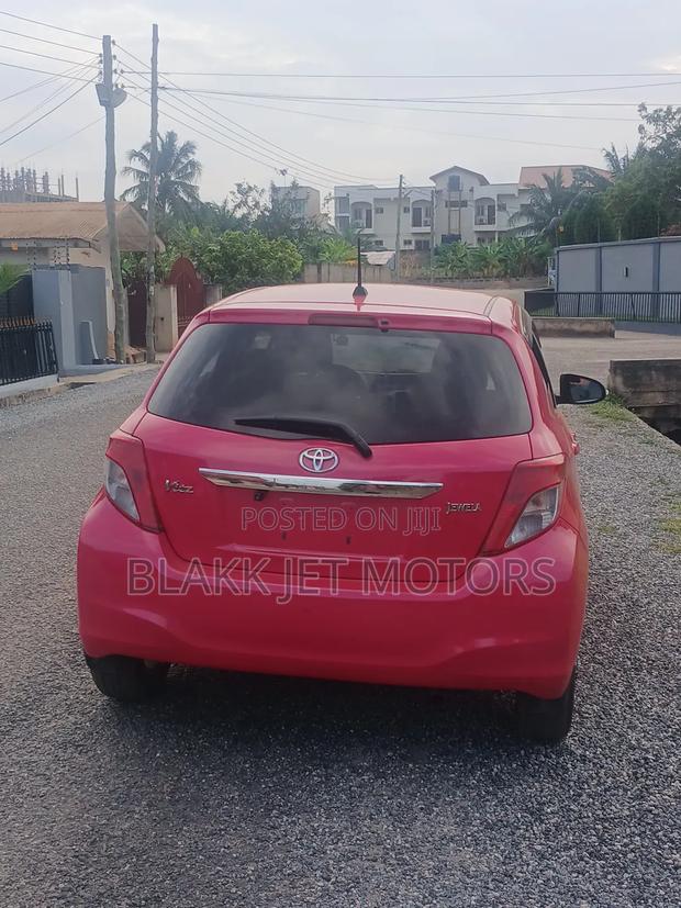 Toyota Vitz 1.3 FWD 3dr 2012 Ivory
