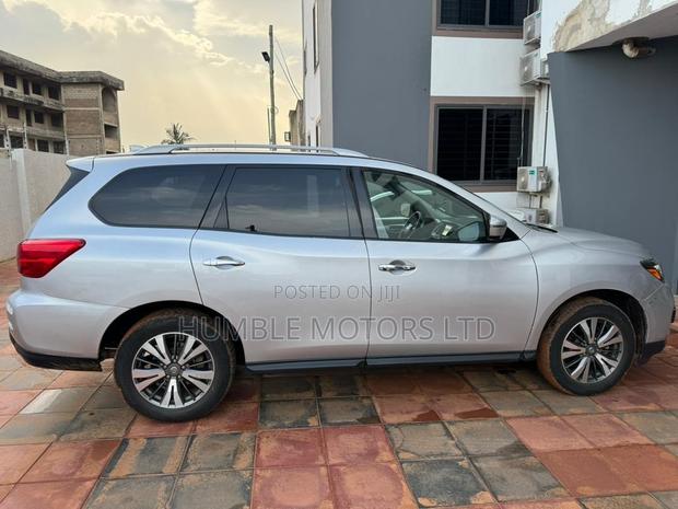 Nissan Pathfinder 2020 Silver