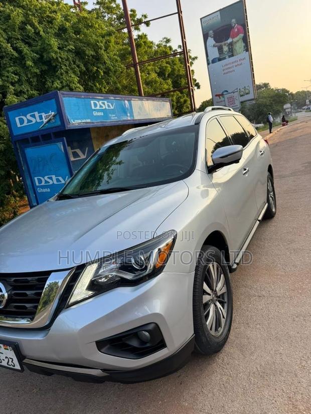 Nissan Pathfinder 2020 Silver