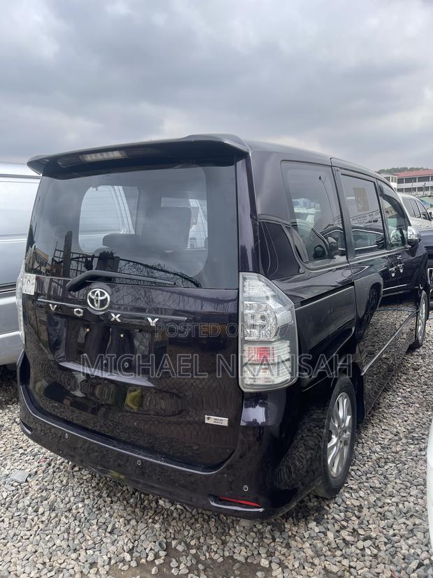 Toyota Voxy V 2WD 8-Seater 2012 Black