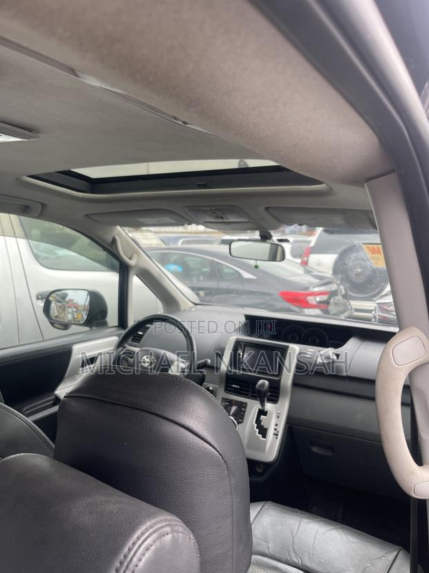 Toyota Voxy V 2WD 8-Seater 2012 Black
