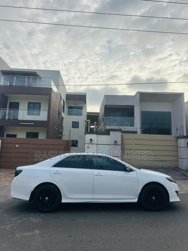 Toyota Camry SE 4dr Sedan (2.5L 4cyl 6A) 2014 White