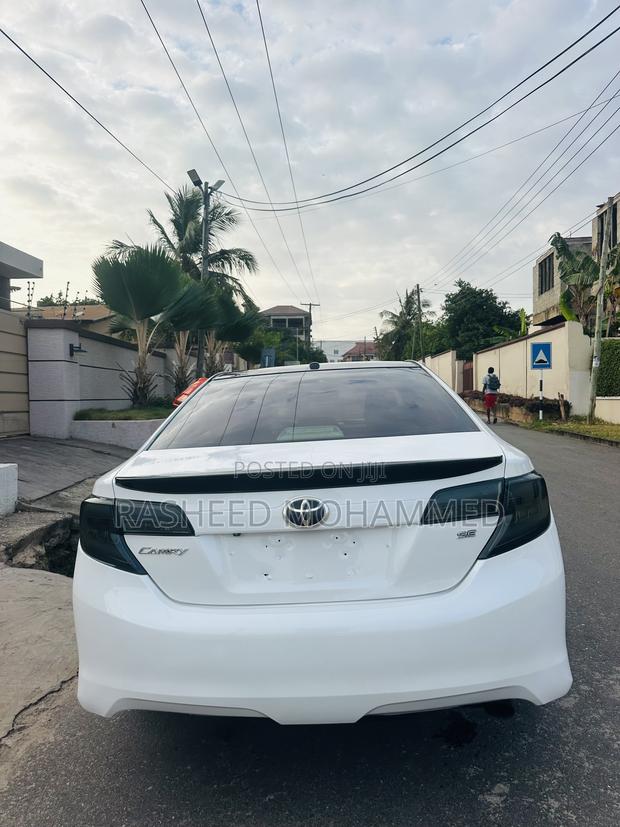 Toyota Camry SE 4dr Sedan (2.5L 4cyl 6A) 2014 White