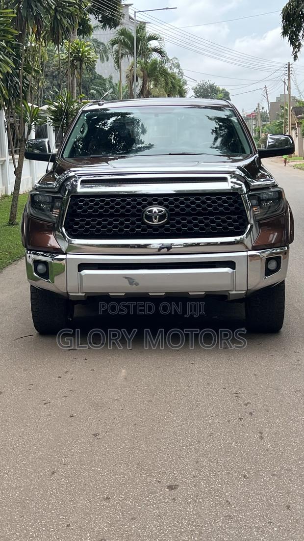 Toyota Tundra 1794 4dr CrewMax 4WD SB (5.7L 8cyl 6A) 2014 Brown