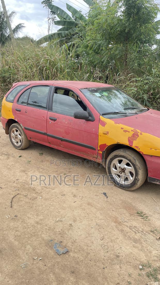Nissan Almera 2.0 1995 Red