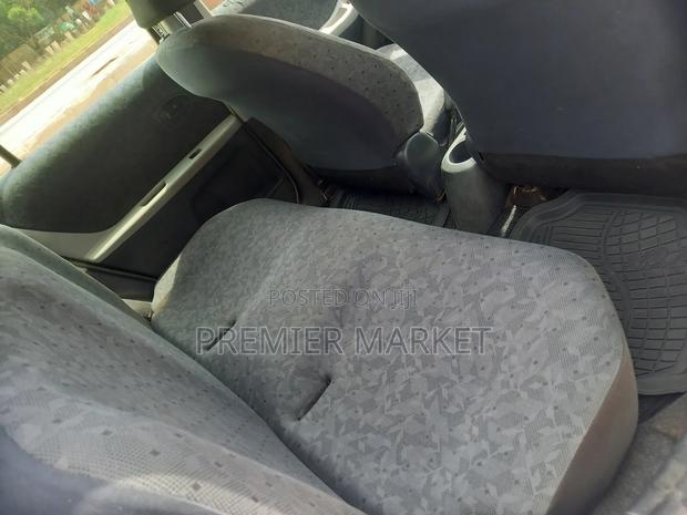 Toyota Vitz 1.3 FWD 5dr 2010 Gray