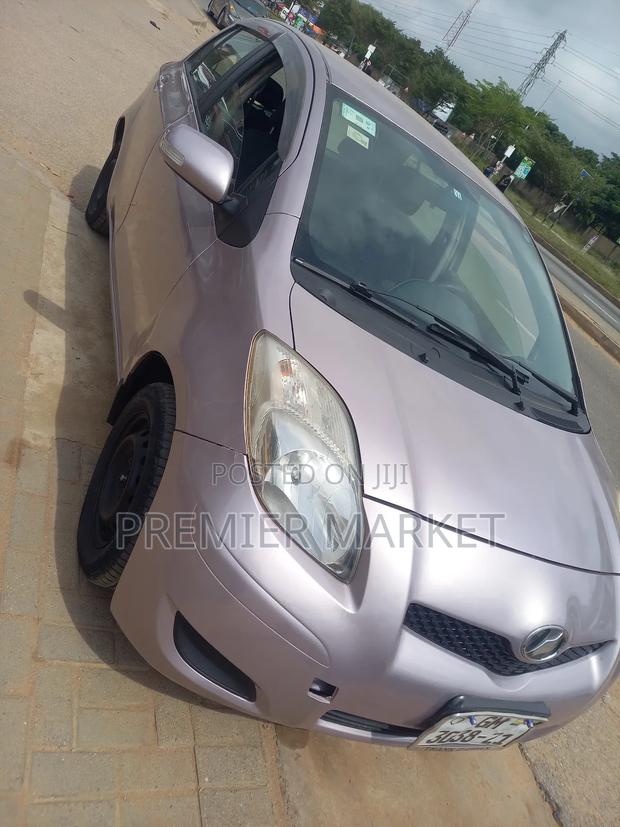 Toyota Vitz 1.3 FWD 5dr 2010 Gray