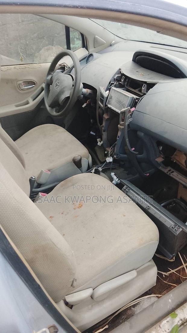 Toyota Vitz 1.0 FWD 3dr 2010 Silver