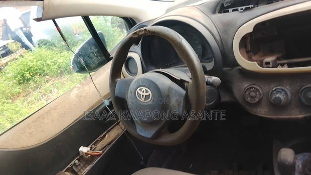 Toyota Vitz 1.3 AWD 5dr 2012 Silver
