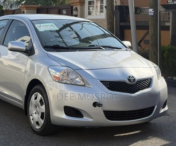 Toyota Yaris 2012 Silver