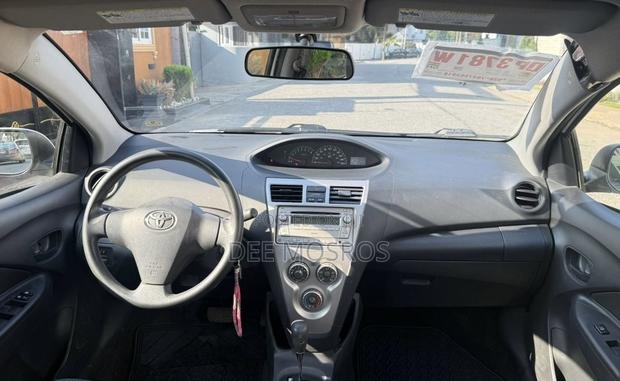 Toyota Yaris 2012 Silver