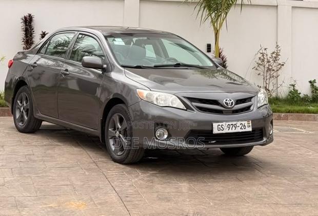 Toyota Corolla LE 4dr Sedan (1.8L 4cyl 4A) 2013 Gray
