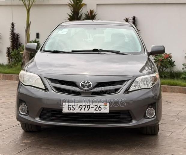 Toyota Corolla LE 4dr Sedan (1.8L 4cyl 4A) 2013 Gray