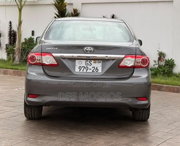 Toyota Corolla LE 4dr Sedan (1.8L 4cyl 4A) 2013 Gray