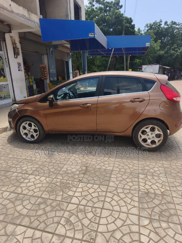 Ford Fiesta SE Hatchback 2012 Brown