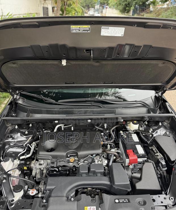 Toyota RAV4 XLE 2025