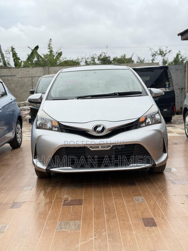 Toyota Vitz 1.3 FWD 5dr 2015 Silver