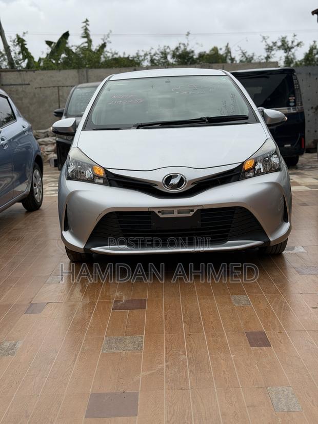 Toyota Vitz 1.3 FWD 5dr 2015 Silver