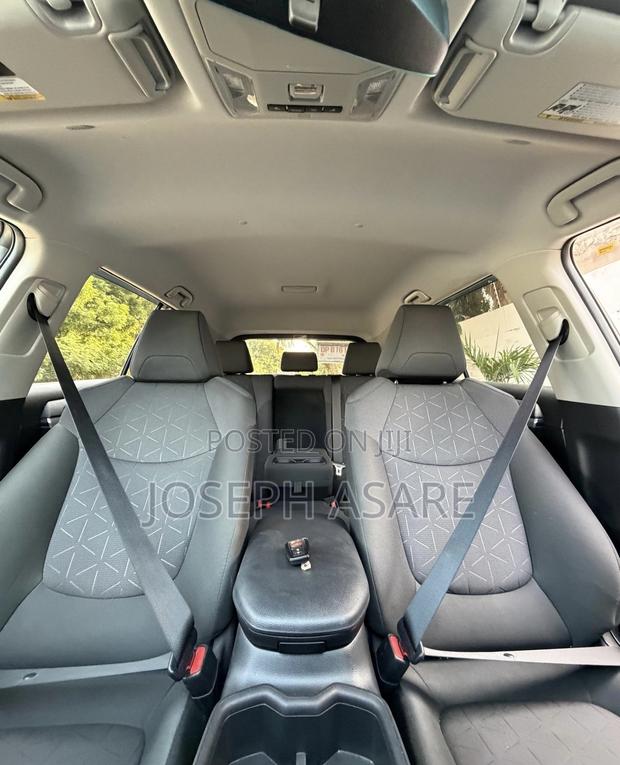 Toyota RAV4 XLE AWD 2023 Gray