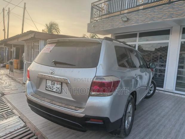 Toyota Highlander Limited 3.5l 4WD 2013 Silver
