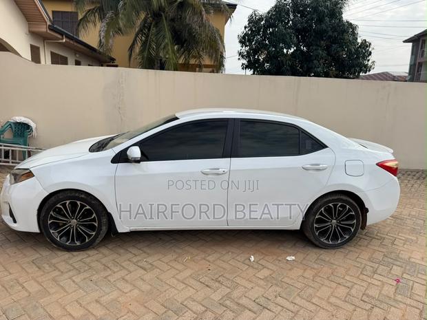 Toyota Corolla L 4dr Sedan (1.8L 4cyl CVT) 2017 White