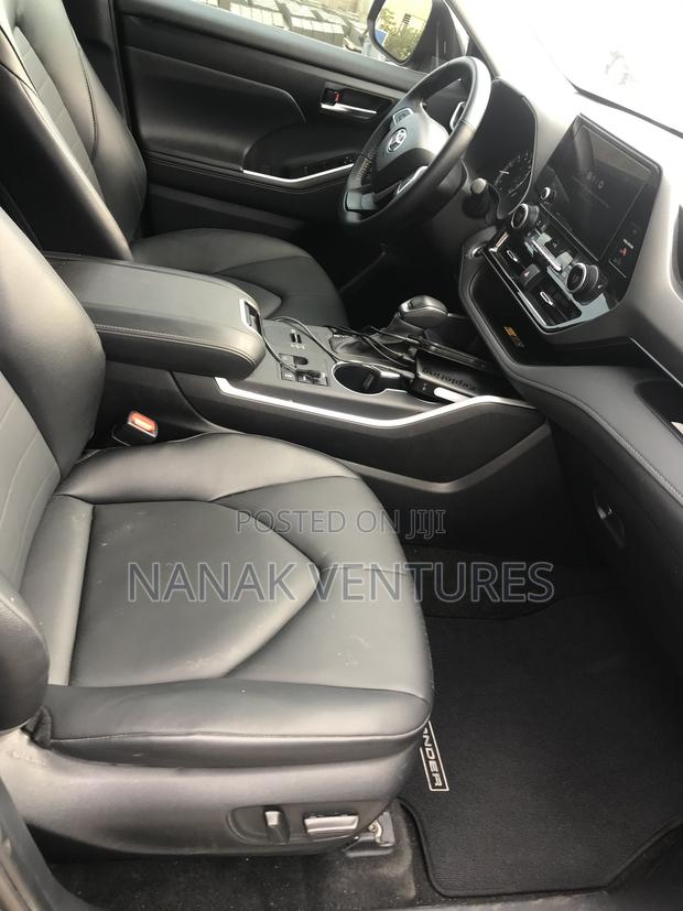 Toyota Highlander XSE 2025 Gray
