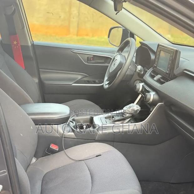 Toyota RAV4 LE AWD 2019 Gray