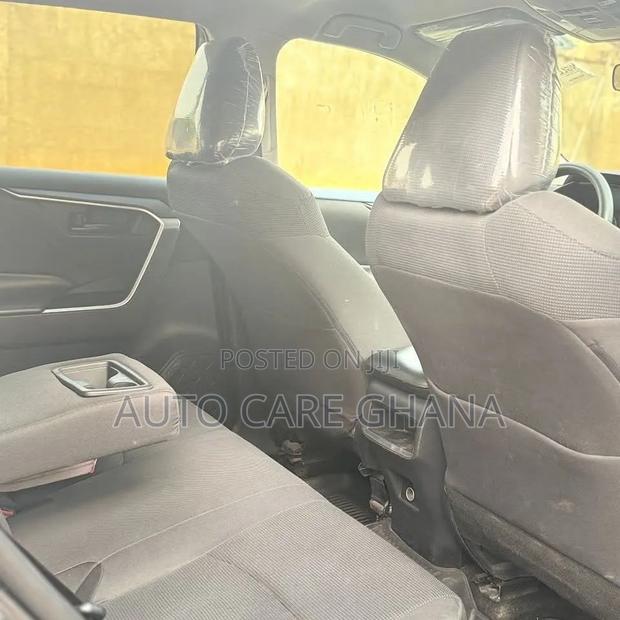 Toyota RAV4 LE AWD 2019 Gray