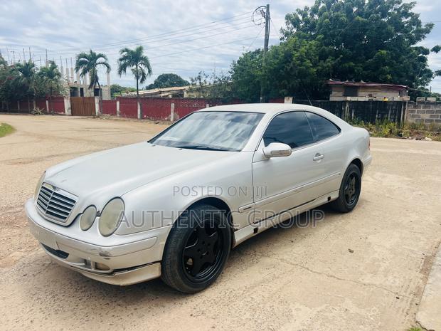 Mercedes-Benz CLK 2000 Silver