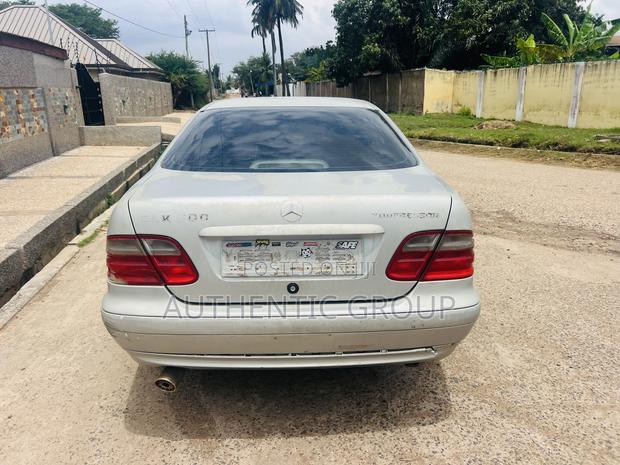 Mercedes-Benz CLK 2000 Silver