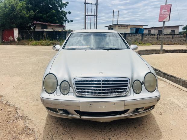 Mercedes-Benz CLK 2000 Silver