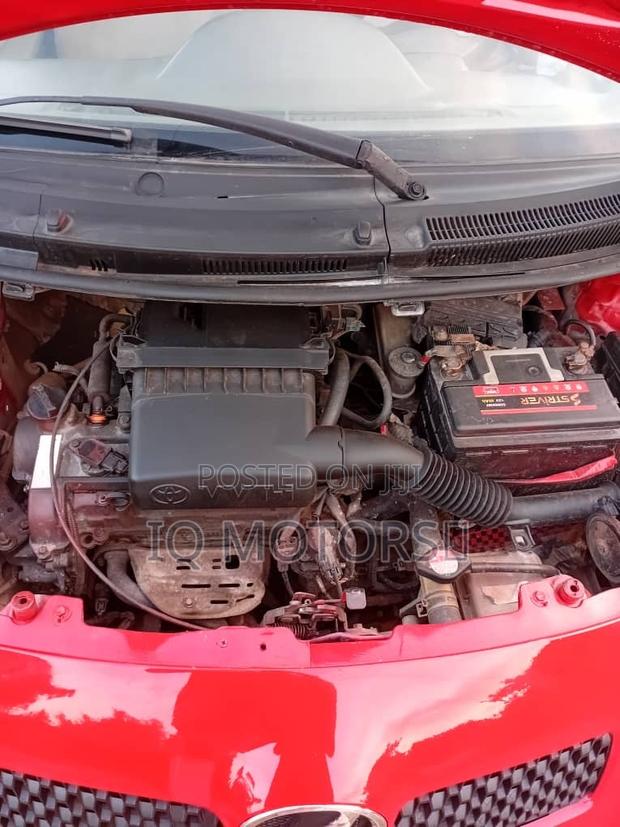 Toyota Vitz 1.5 FWD 5dr 2010 Red
