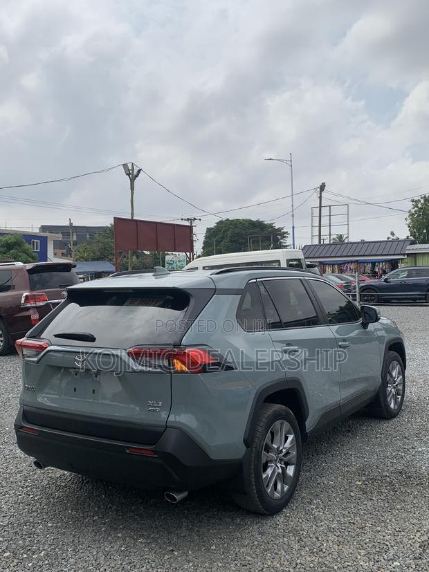 Toyota RAV4 XLE 2022 Teal