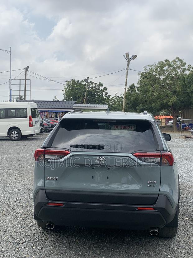 Toyota RAV4 XLE 2022 Teal
