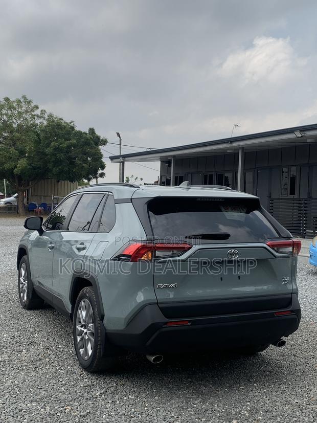 Toyota RAV4 XLE 2022 Teal
